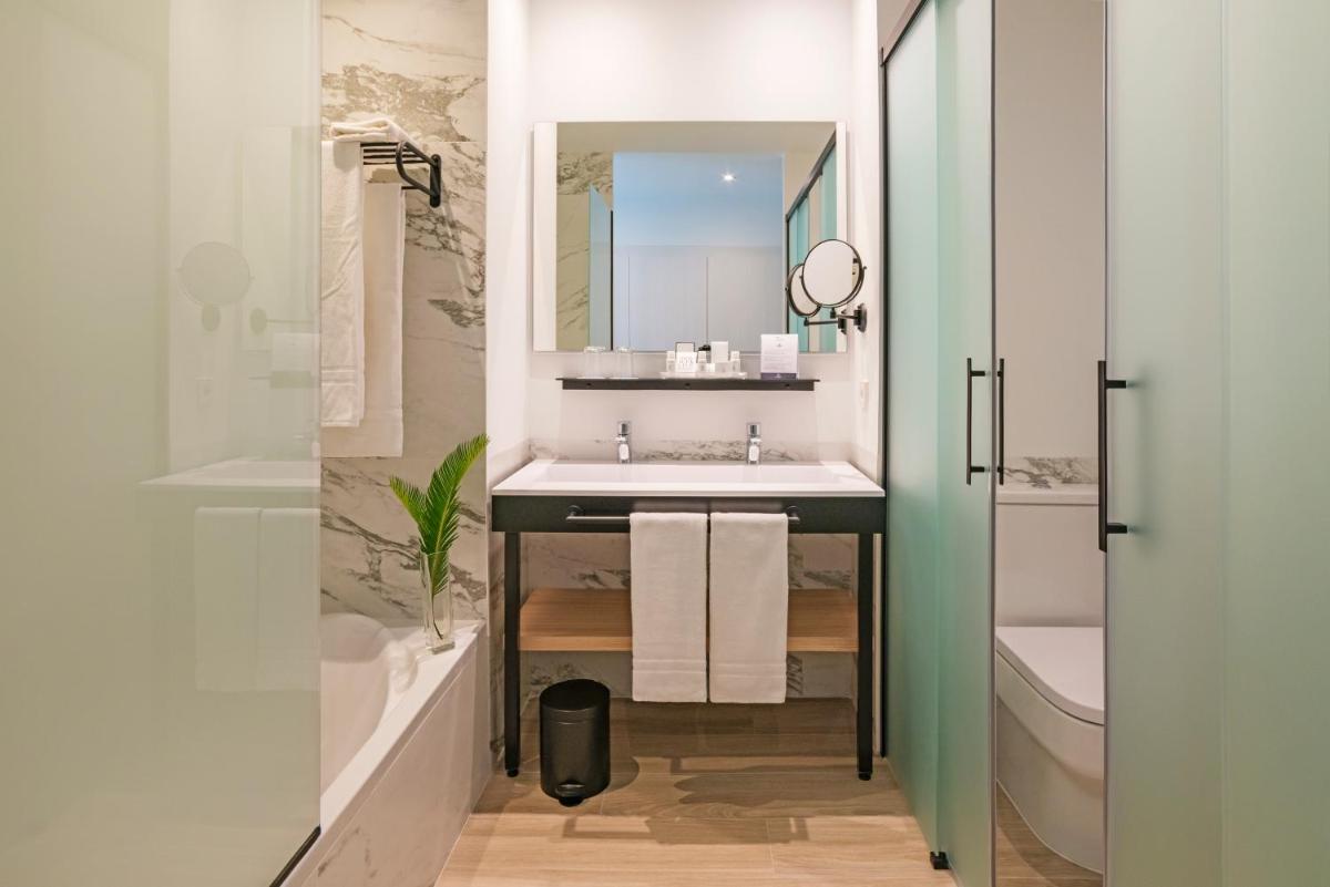 Un baño de Cabogata Beach Hotel