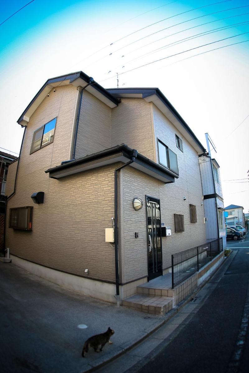 J's Backpackers - Housity