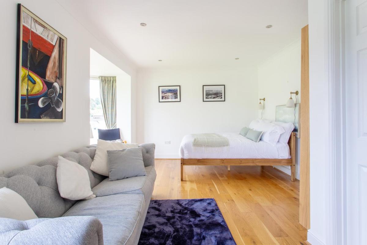 Beautiful Waterside House on Exeter Quay - Housity