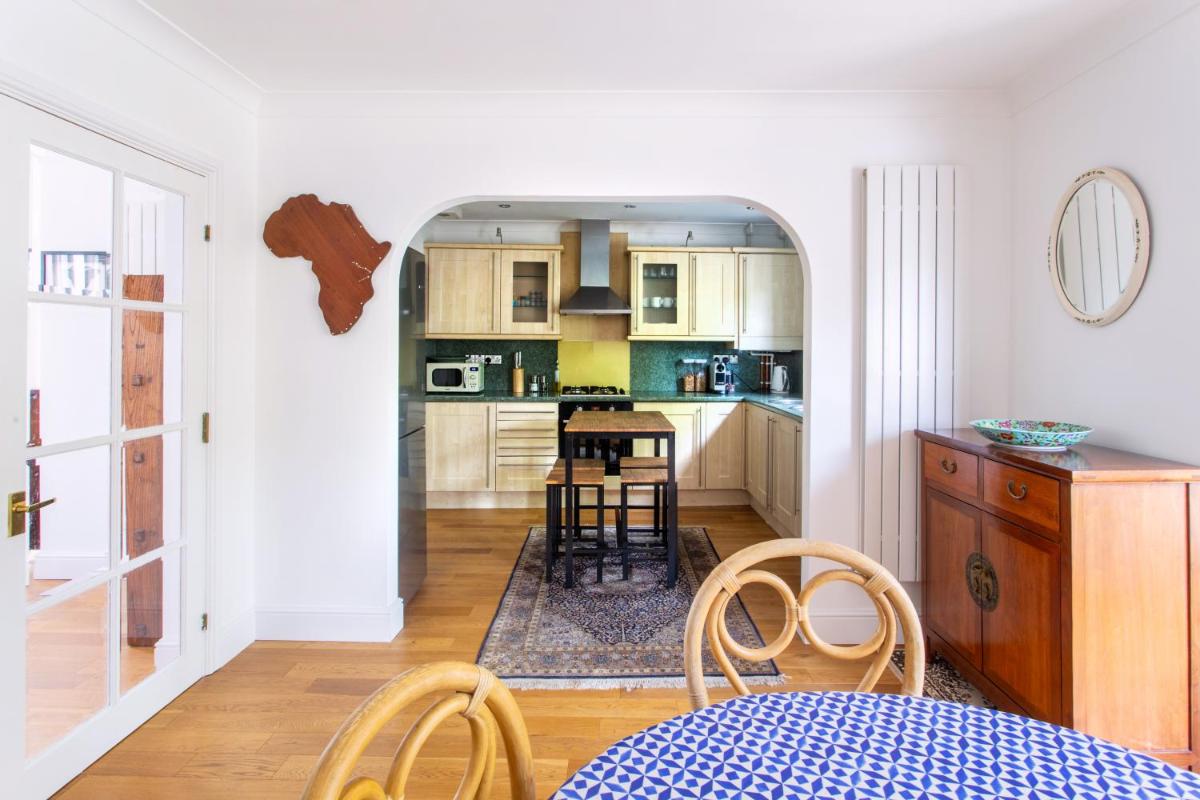 Beautiful Waterside House on Exeter Quay - Housity