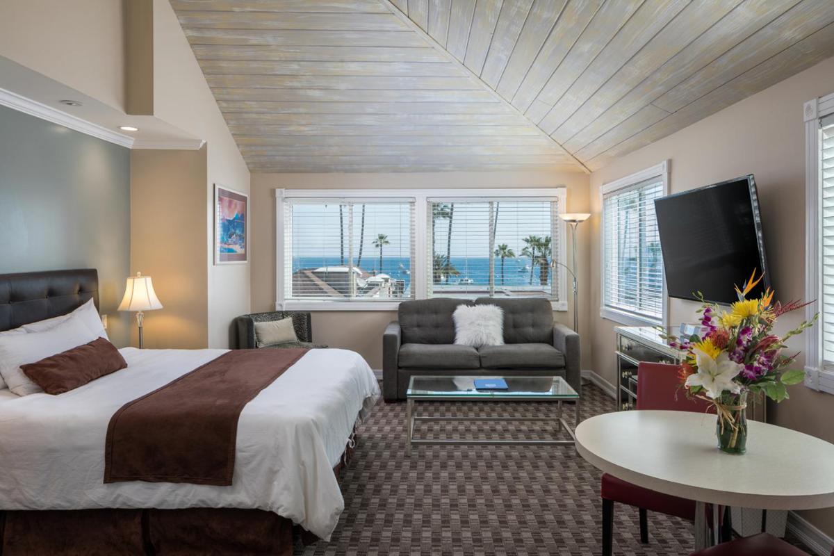 Glenmore Plaza Hotel - Housity