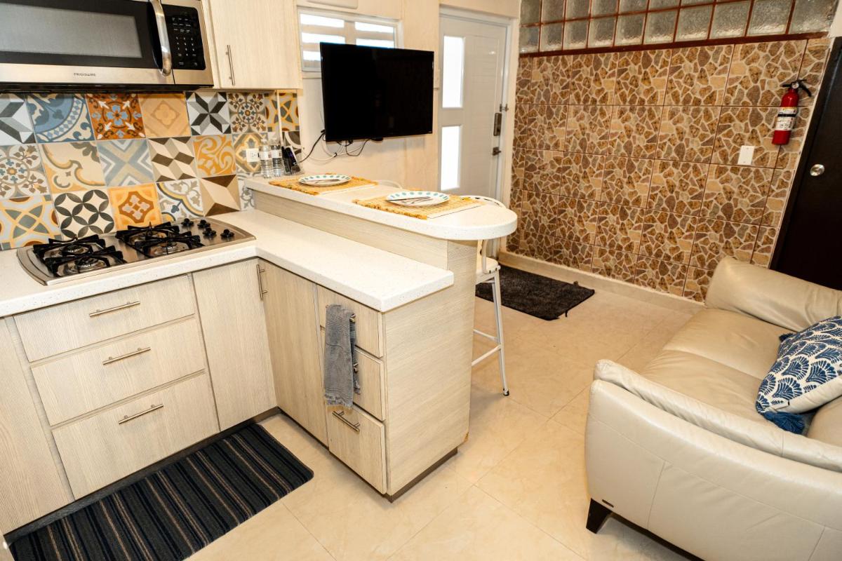 Compact Haven with Private Entrance and FREE Parking and Laundry - Housity