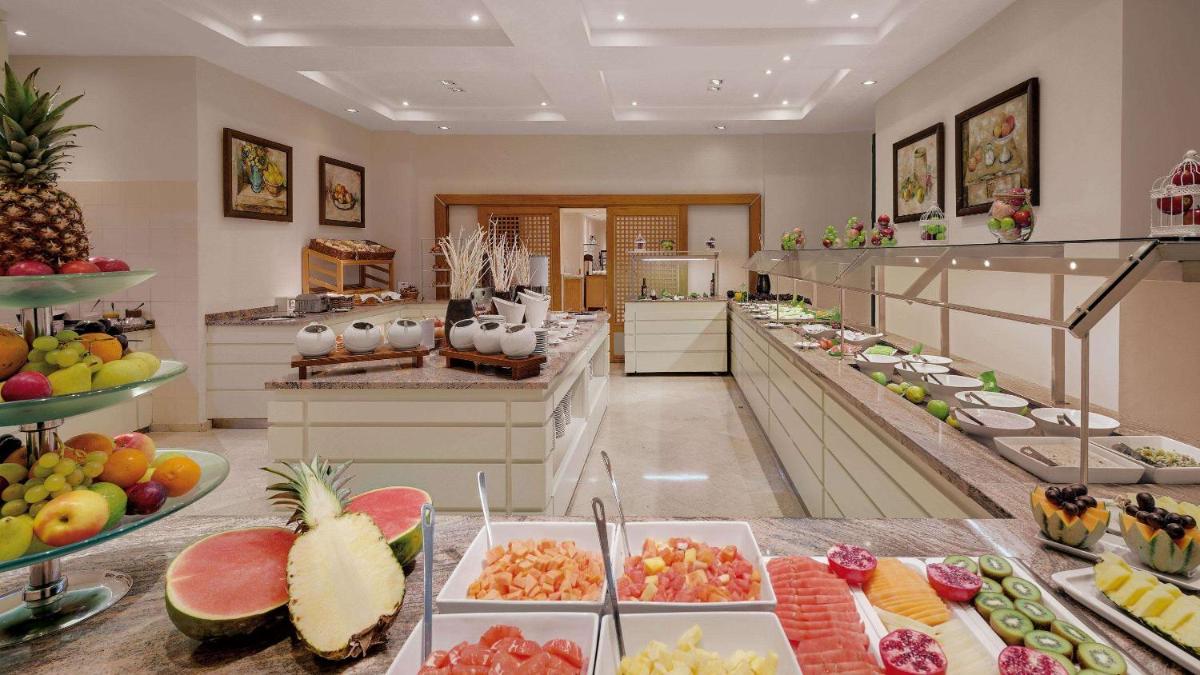 Comida en o cerca de este hotel