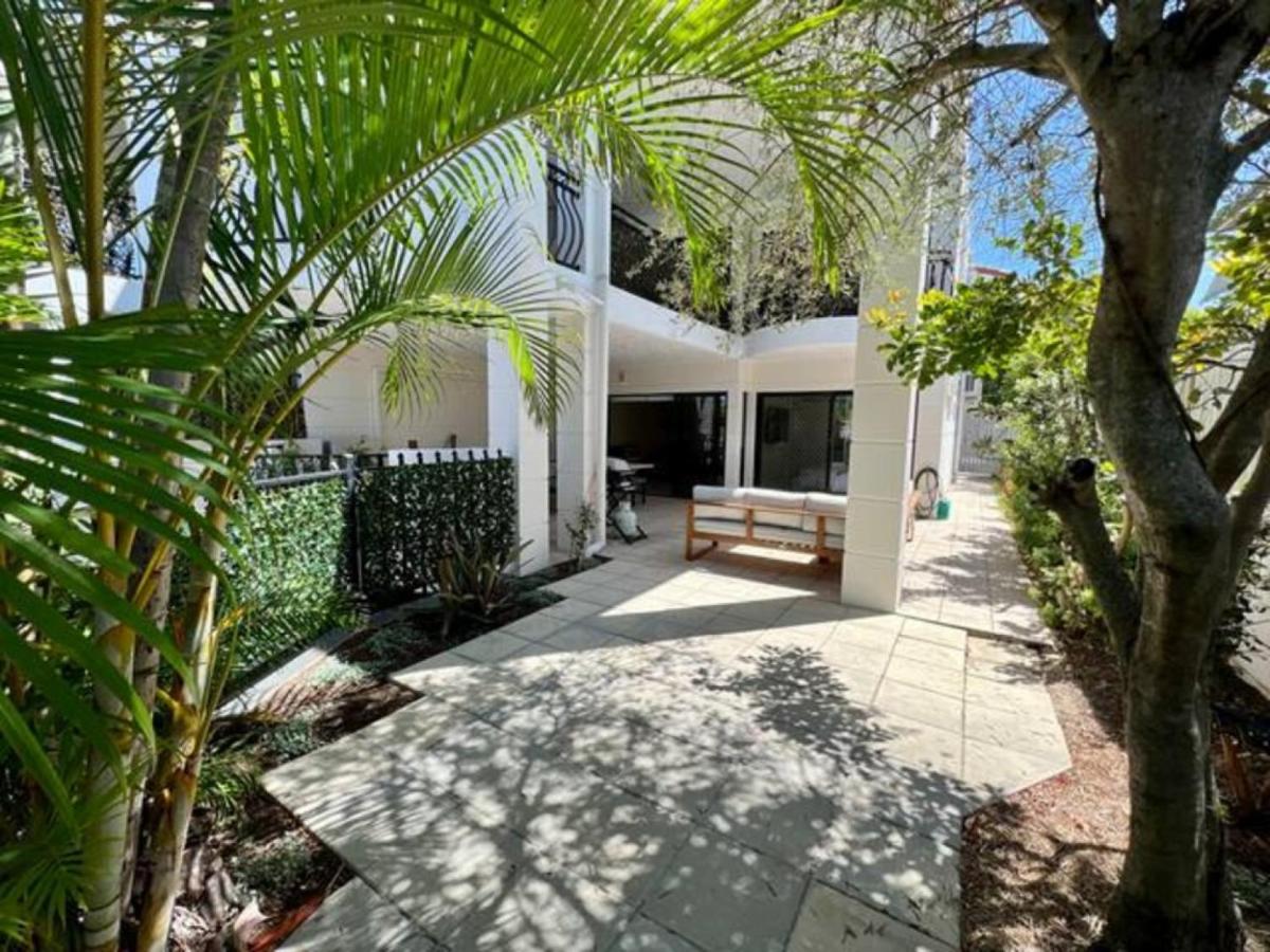 Suitetrails - Large Balcony Unit with Parking Included