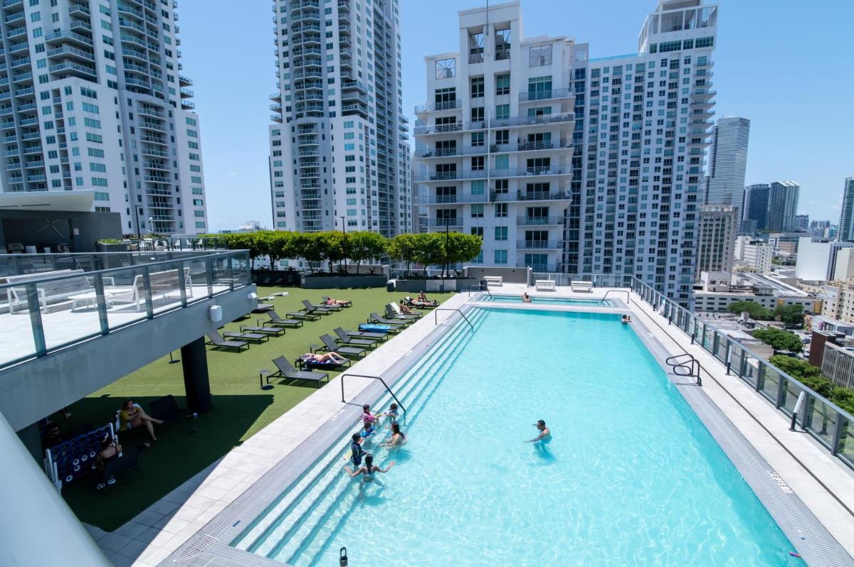 Luxurious King Bed Suite in Downtown Miami - Housity