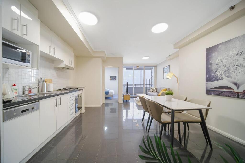 Heart of Sydney CBD Apartment for Two - Hizvo
