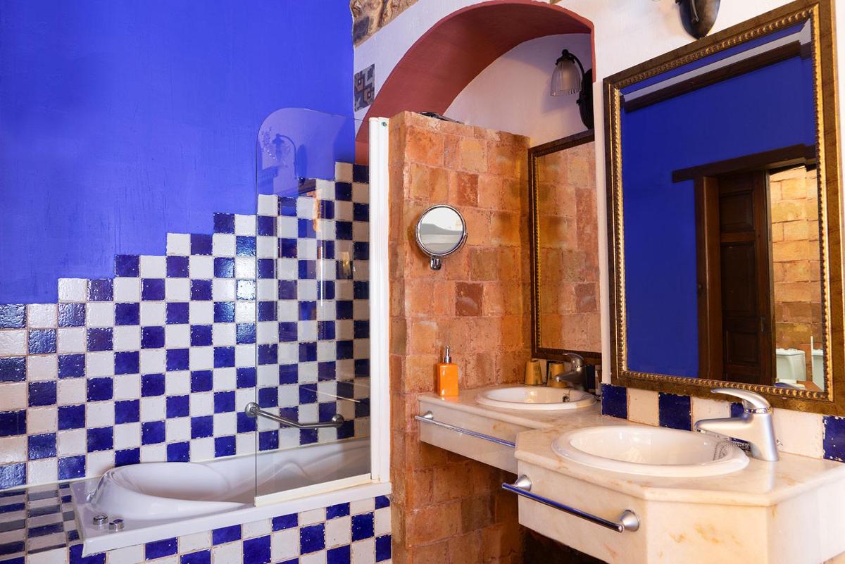 Un baño de Hotel Spa La Casa del Rector Almagro