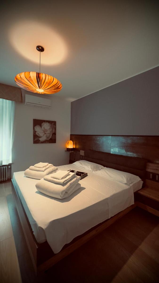 Hotel Roma - Housity