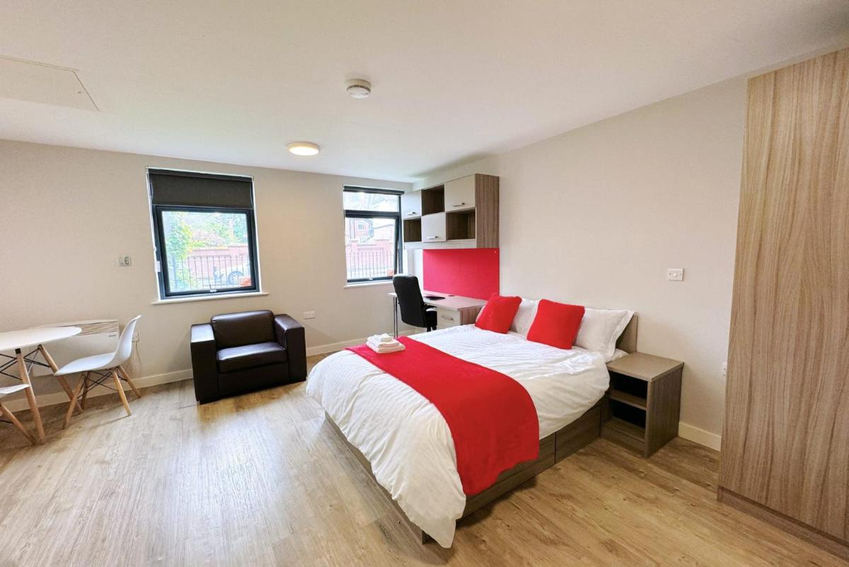 Bright and Modern Studios and Apartments at Manor Park Court Coventry - Housity