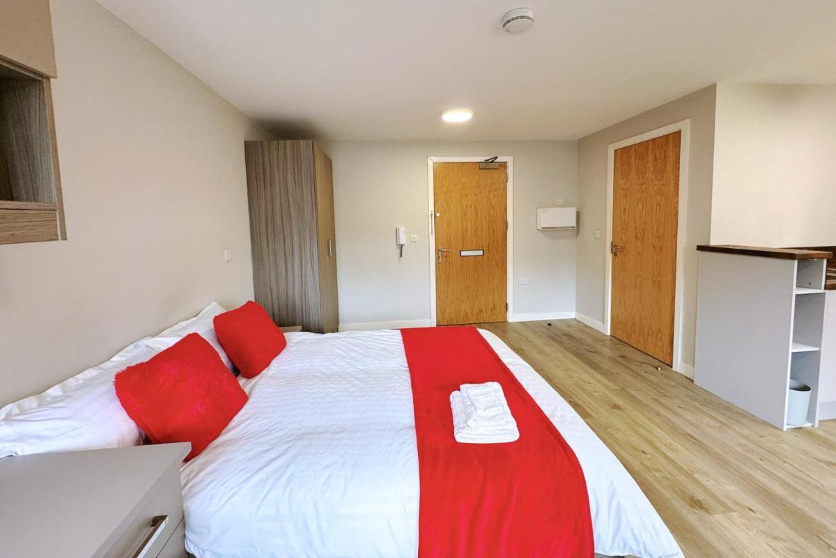 Bright and Modern Studios and Apartments at Manor Park Court Coventry - Housity