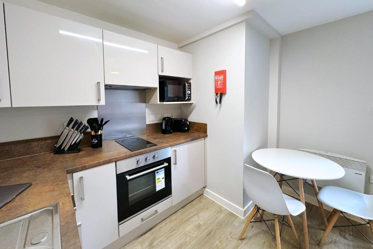 Bright and Modern Studios and Apartments at Manor Park Court Coventry - Housity