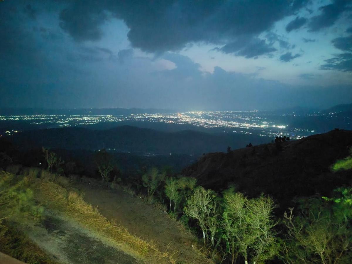 Cherry Binhar, Matogi - Housity