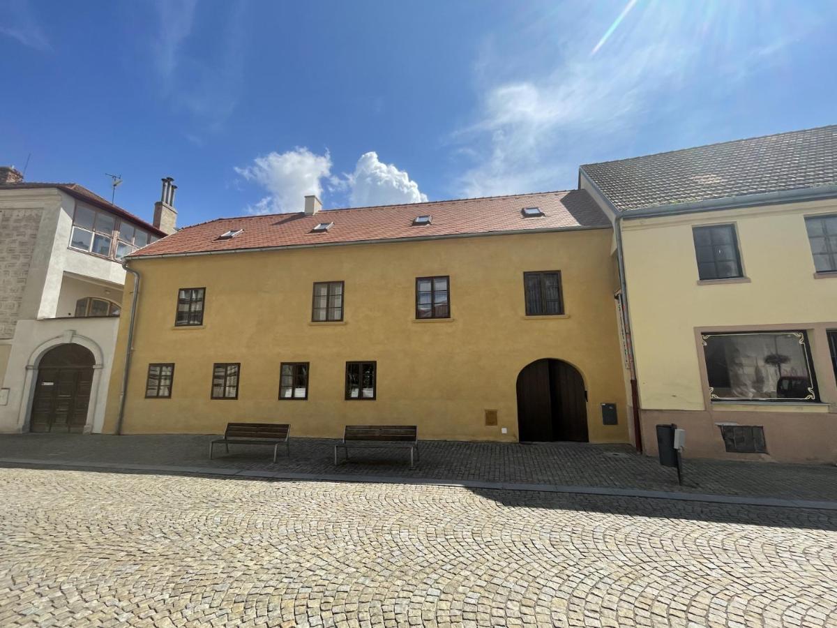 Apartmány Starák v historickém centru Znojma - Housity