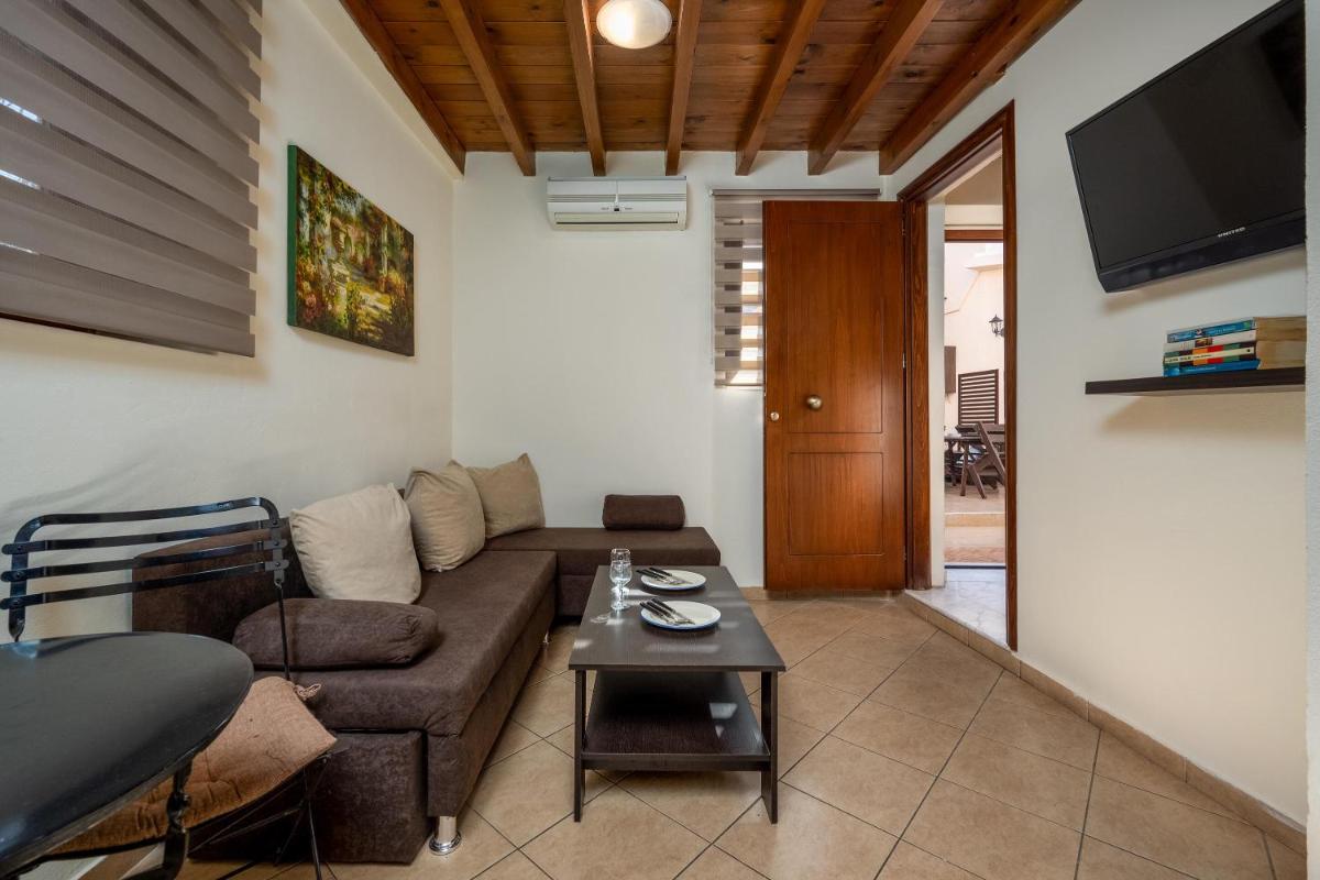 3 Charites Old Town - Housity