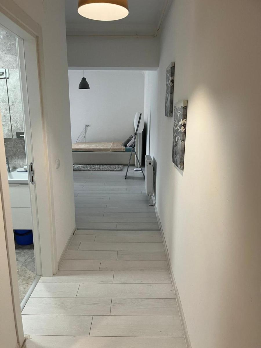 Ryan's Studio - Housity