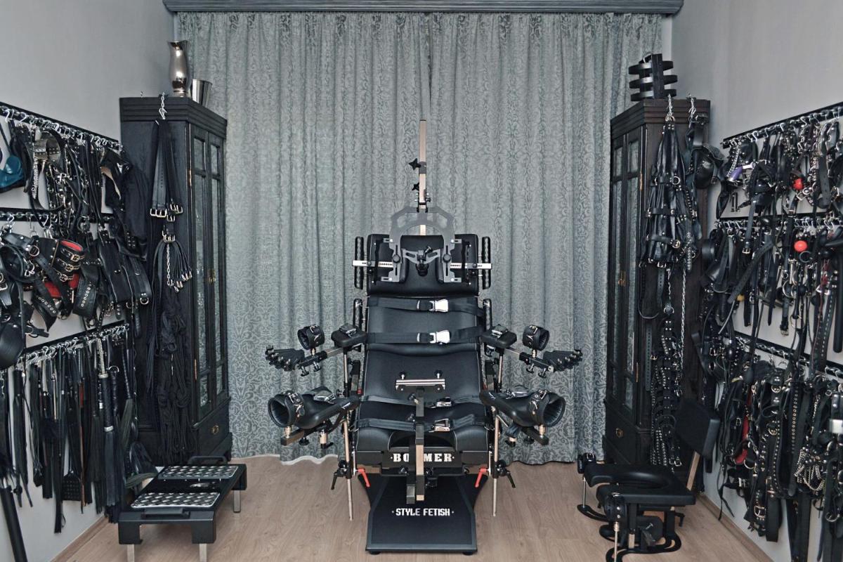 Alba Domina Apartment - BDSM Fetish Domina Studio - Housity