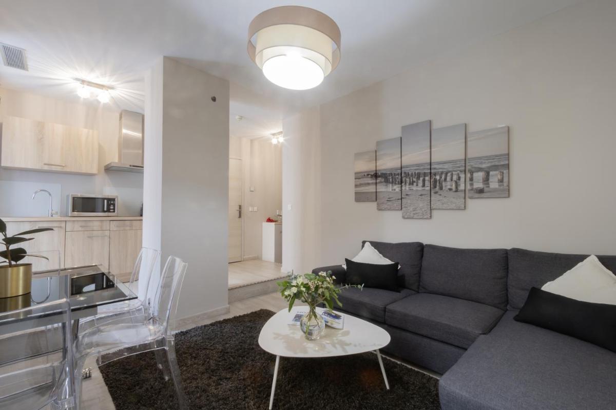 Cuisine ou kitchenette dans l'établissement Hôtel Fesch & Spa