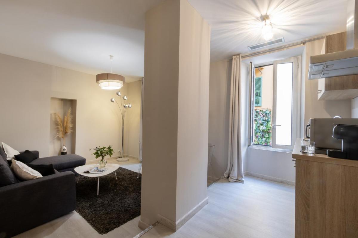 Cuisine ou kitchenette dans l'établissement Hôtel Fesch & Spa