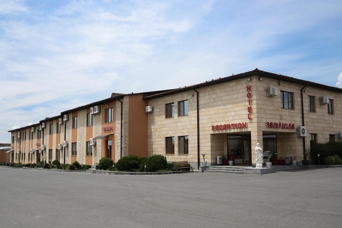 La Defense Hotel Yerevan - Housity