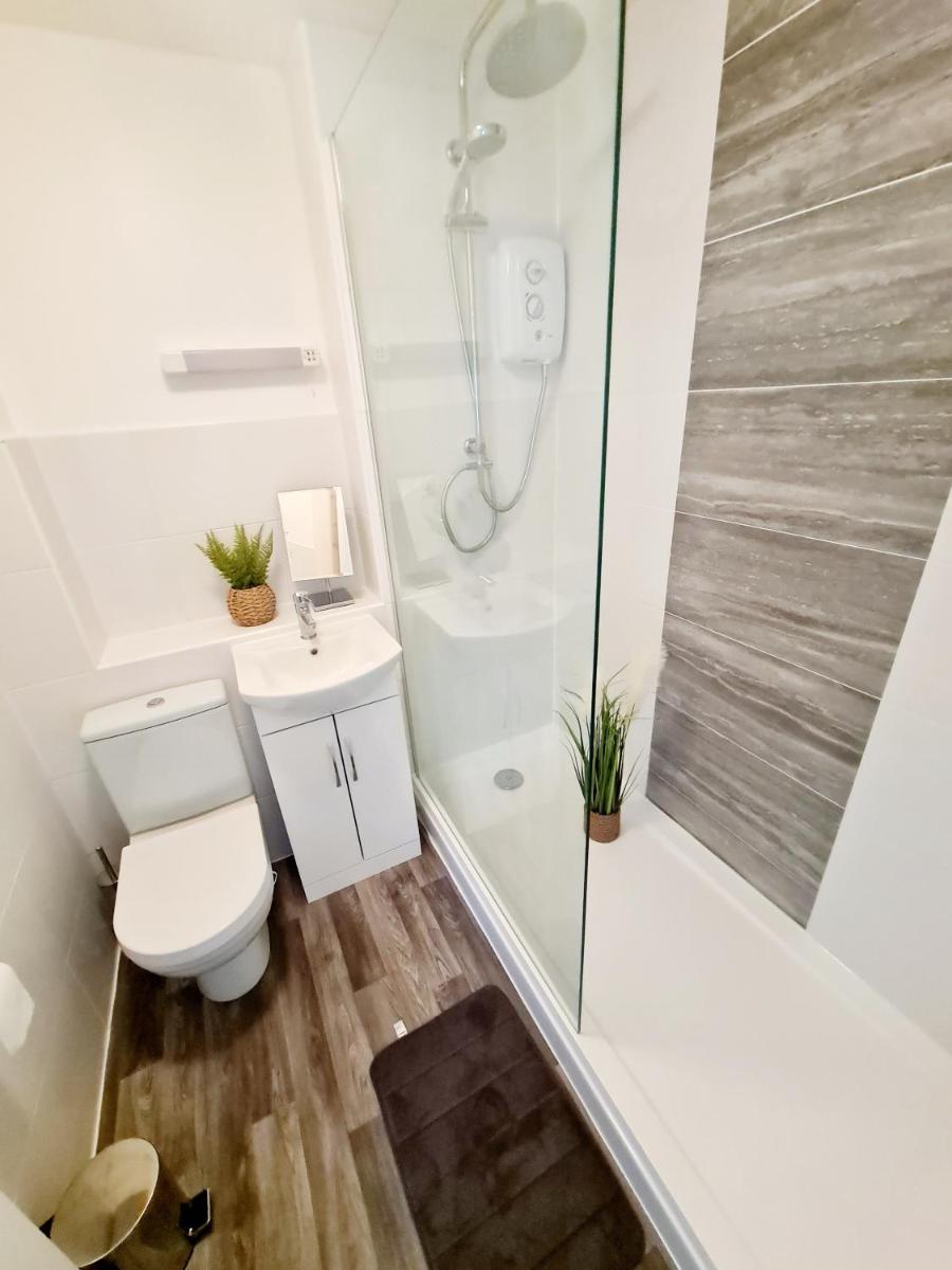 Modern 2 bedroom apartment in Historical Spa town - Housity