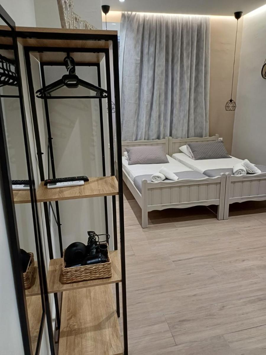 Romeos Studios - Housity
