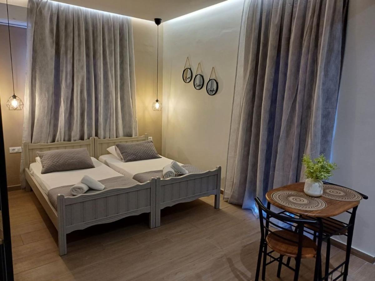 Romeos Studios - Housity