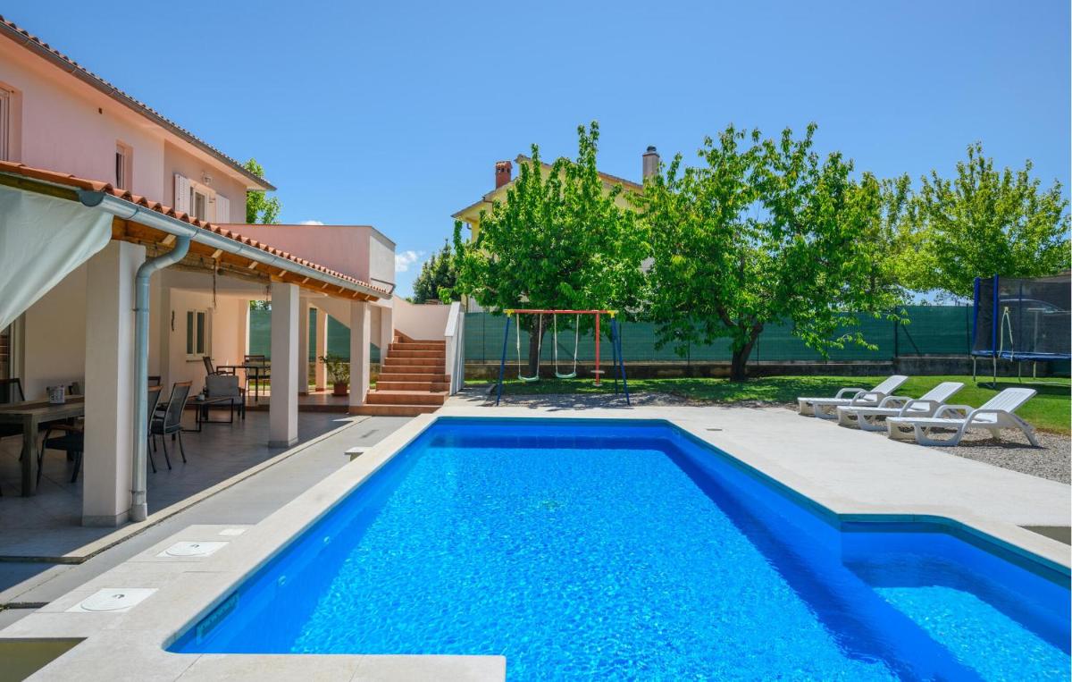 Amazing Home In Frkeci With Wifi - Housity