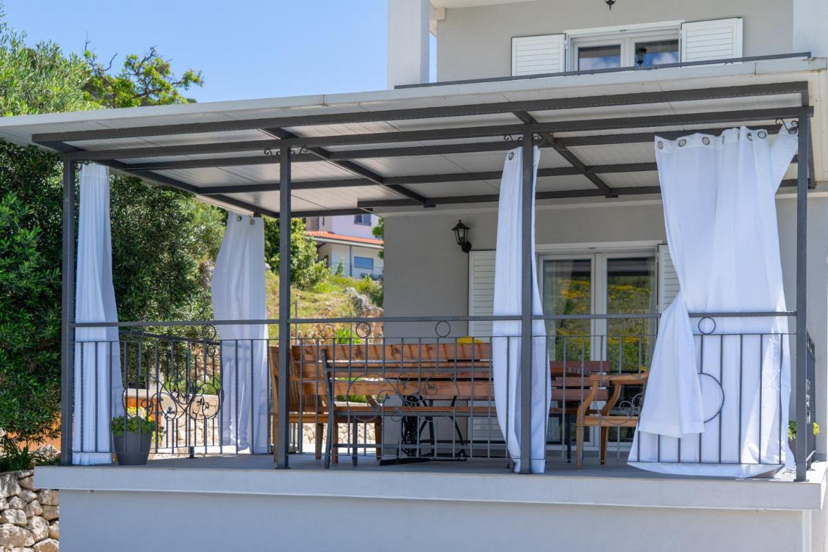 Villa with Sea View - Housity