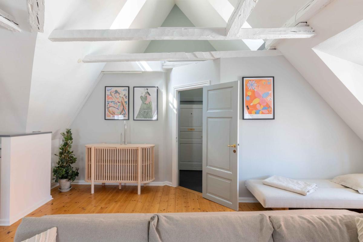Unique Apartment w Exposed Beams Next to Tivoli - Hizvo