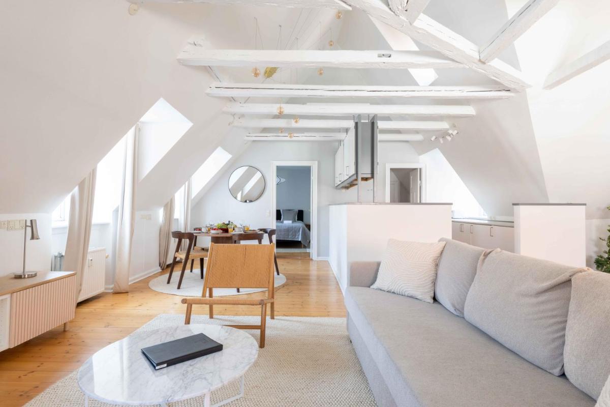 Unique Apartment w Exposed Beams Next to Tivoli - Hizvo