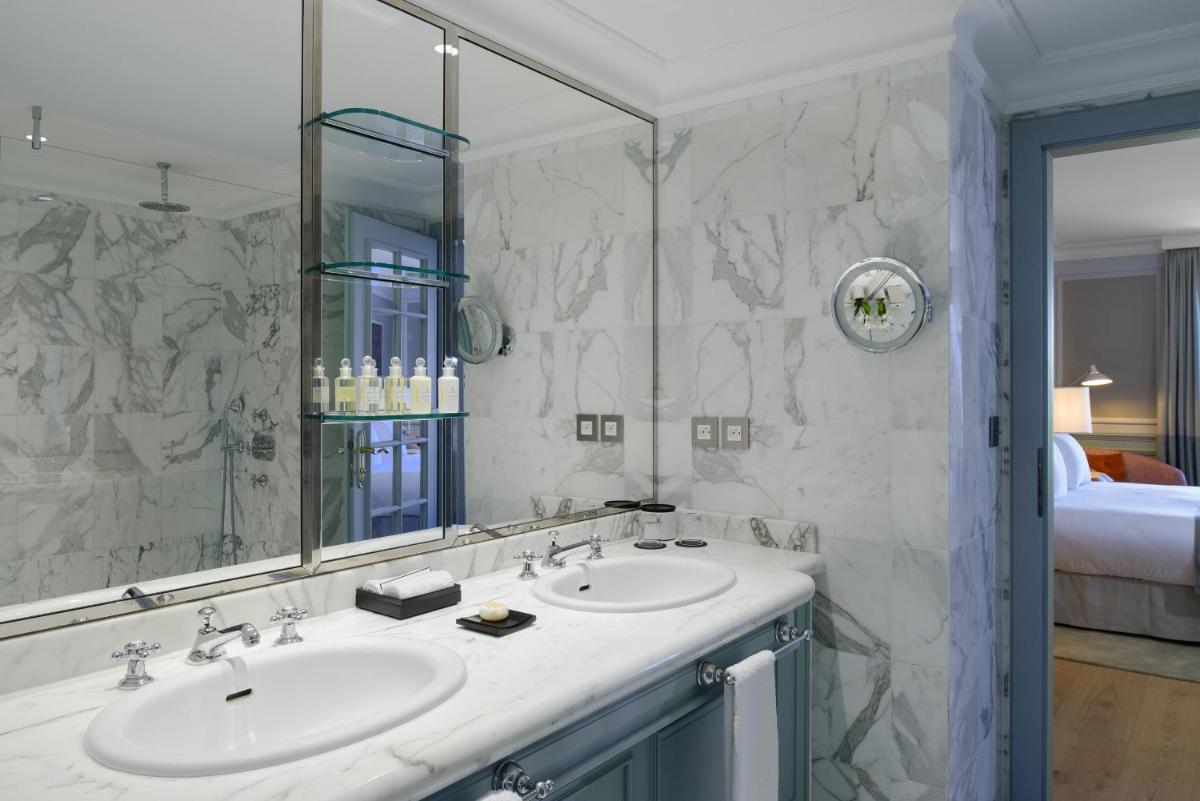 Salle de bains dans l'établissement Althoff Hotel Villa Belrose