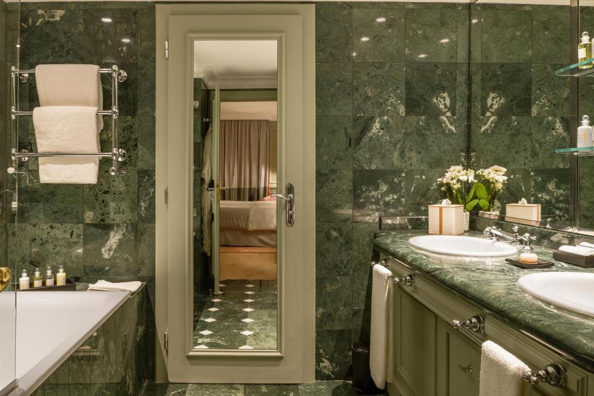 Salle de bains dans l'établissement Althoff Hotel Villa Belrose