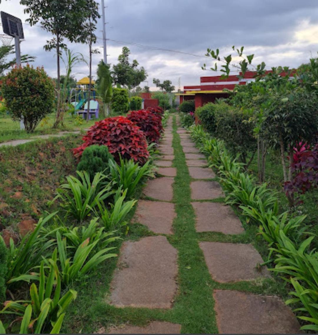 Golden Hill Resort - Housity