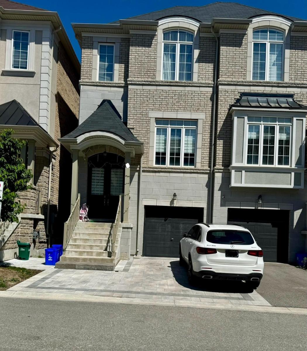 2 bedroom with 2 ensuites Unit in Richmond Hill - Housity