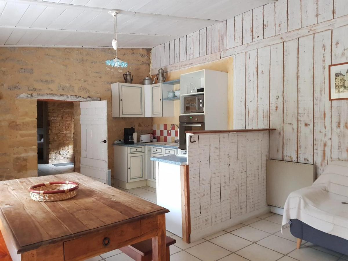 Charmante maison avec piscine partagée à Le Buisson-de-Cadouin - Housity
