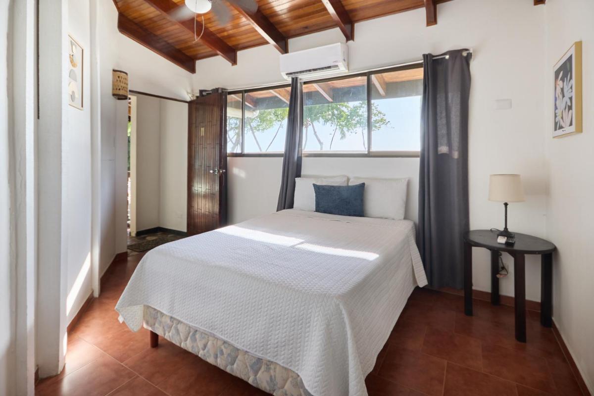 Perla de la Playa Beachfront Hotel - Housity