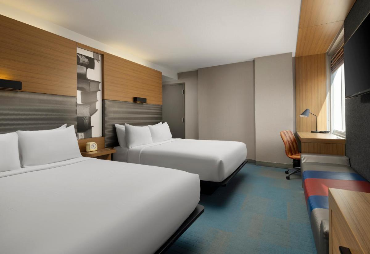 Aloft Chicago Downtown River North - Housity