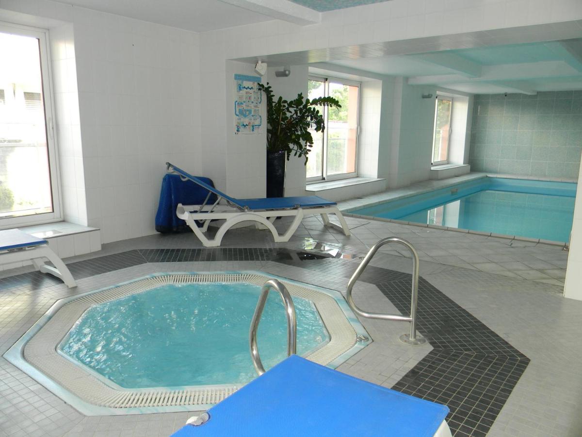 Piscine de l'établissement Mercure Epinal Centre ou située à proximité