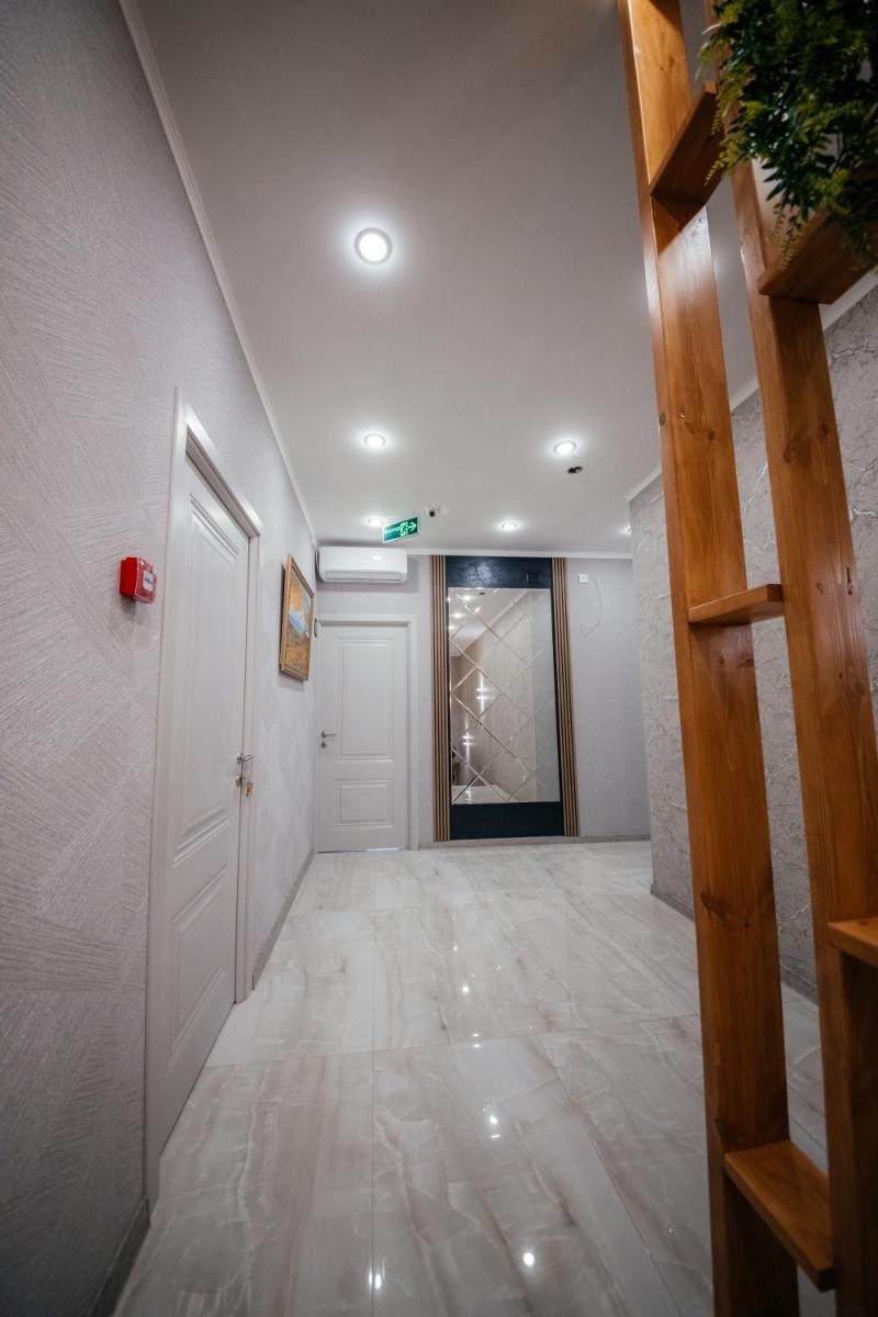 Chief Hotel - Housity