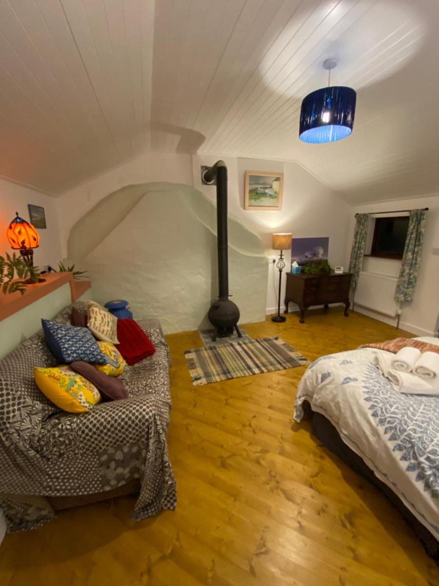 Unique Old Stone Cottage - Housity