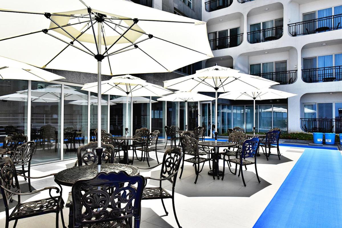 Hotel Whistlelark Jeju - Housity