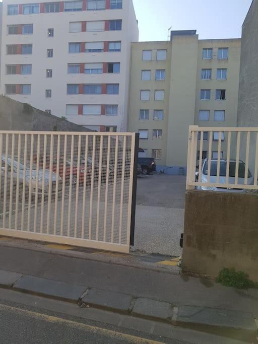 studio lumineux RDC vue sur mer parking privé - Housity