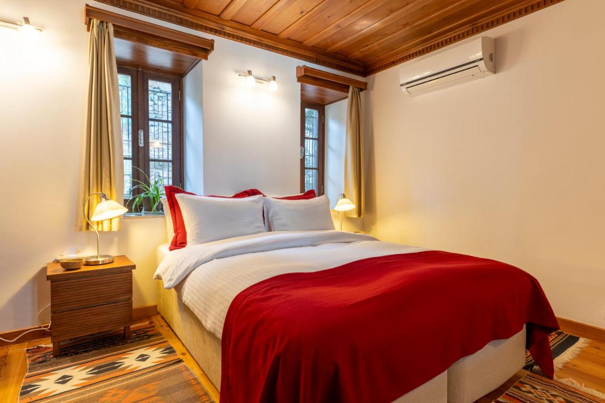 Ionia House - Housity