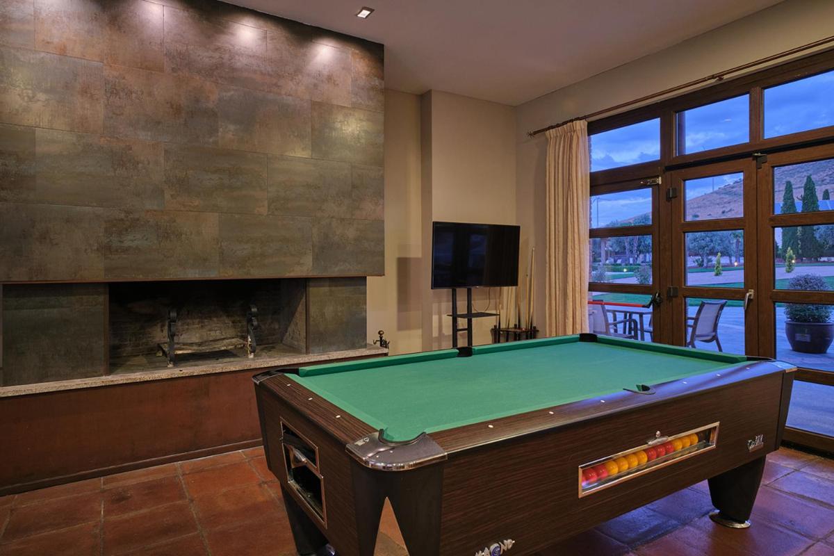 Mesa de billar en Hotel Spa Villa Nazules