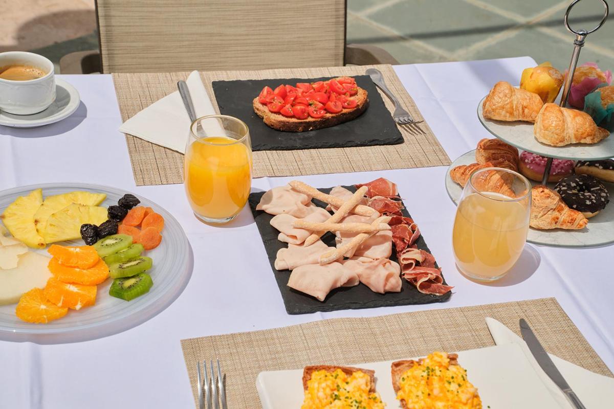 Comida en o cerca de este hotel