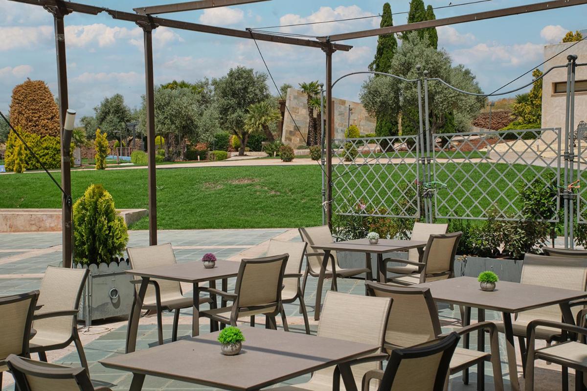 Jardín al aire libre en Hotel Spa Villa Nazules
