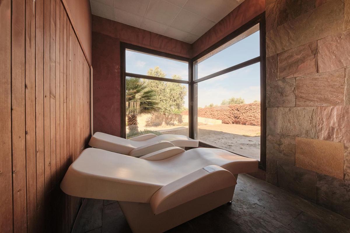 Cama o camas de una habitación en Hotel Spa Villa Nazules