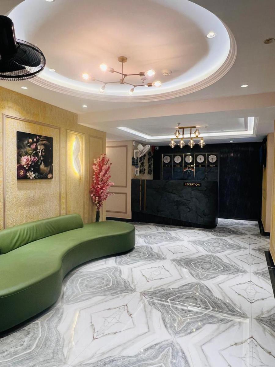 4 Ever Hotel ,Surat - Housity