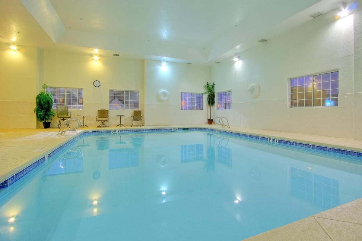 Holiday Inn & Suites Albuquerque Airport, an IHG Hotel - Housity