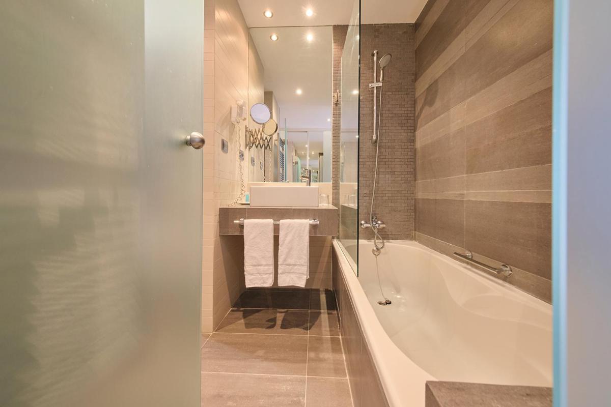 Un baño de Hotel Spa Villa Nazules